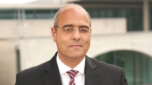 Peter Boehringer: Dank widersprüchlicher Politik von CDU/CSU überlebt von der Leyen weitere Misstrauensabstimmungen